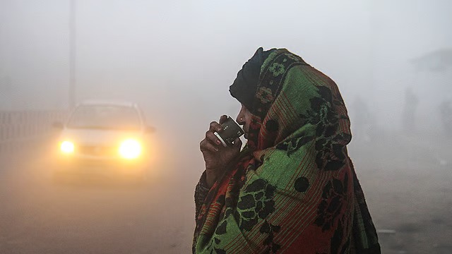 Purvanchal cold wave and dense fog affecting daily life in Uttar Pradesh