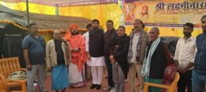 तरका अमरूपुर महायज्ञ के शुभारंभ पर संत रामलखन दास शास्त्री जी और आयोजन समिति