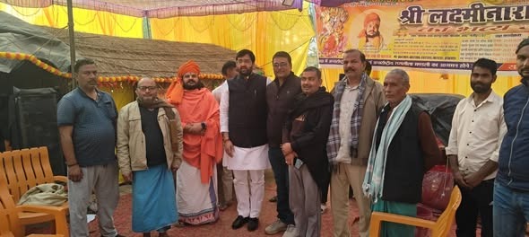 तरका अमरूपुर महायज्ञ के शुभारंभ पर संत रामलखन दास शास्त्री जी और आयोजन समिति