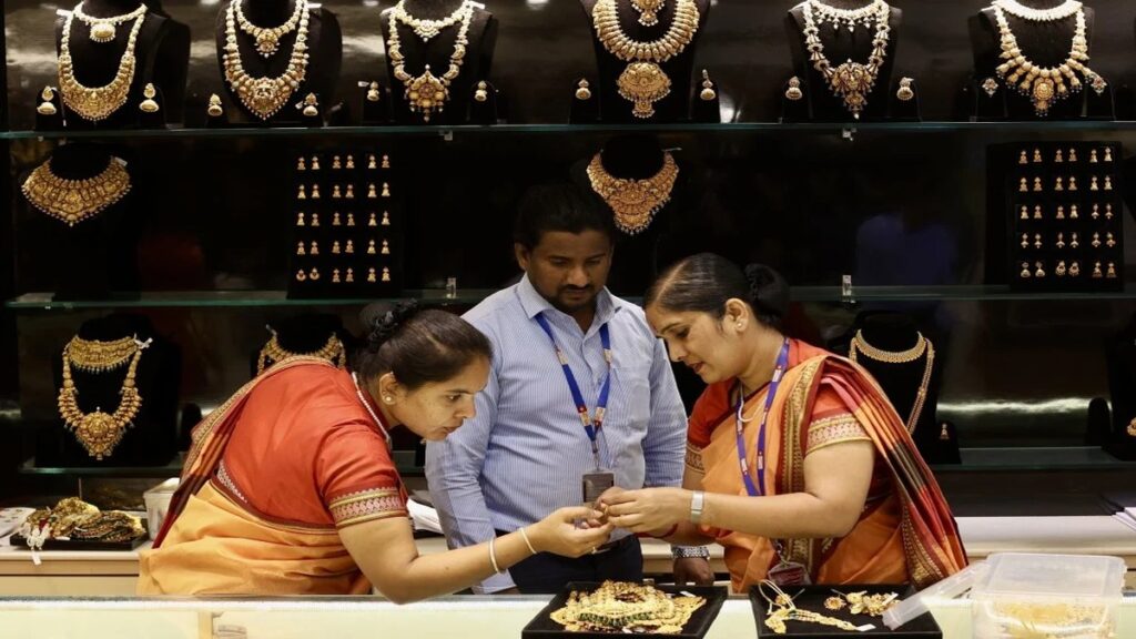 भारतीय बाजार में सोना और चांदी की कीमतों में गिरावट