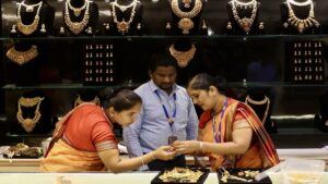 भारतीय बाजार में सोना और चांदी की कीमतों में गिरावट