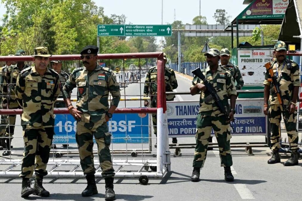 पहलगाम आतंकी हमले के बाद भारत-पाक सीमा क्षेत्र में बीएसएफ और सुरक्षा बलों की सख़्त निगरानी