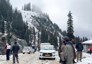 उत्तर भारत में कड़ाके की ठंड और मैदानी इलाकों में घना कोहरा