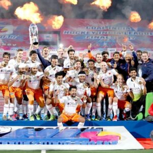 हॉकी इंडिया लीग मैच में कलिंगा लांसर्स की जीत का जश्न