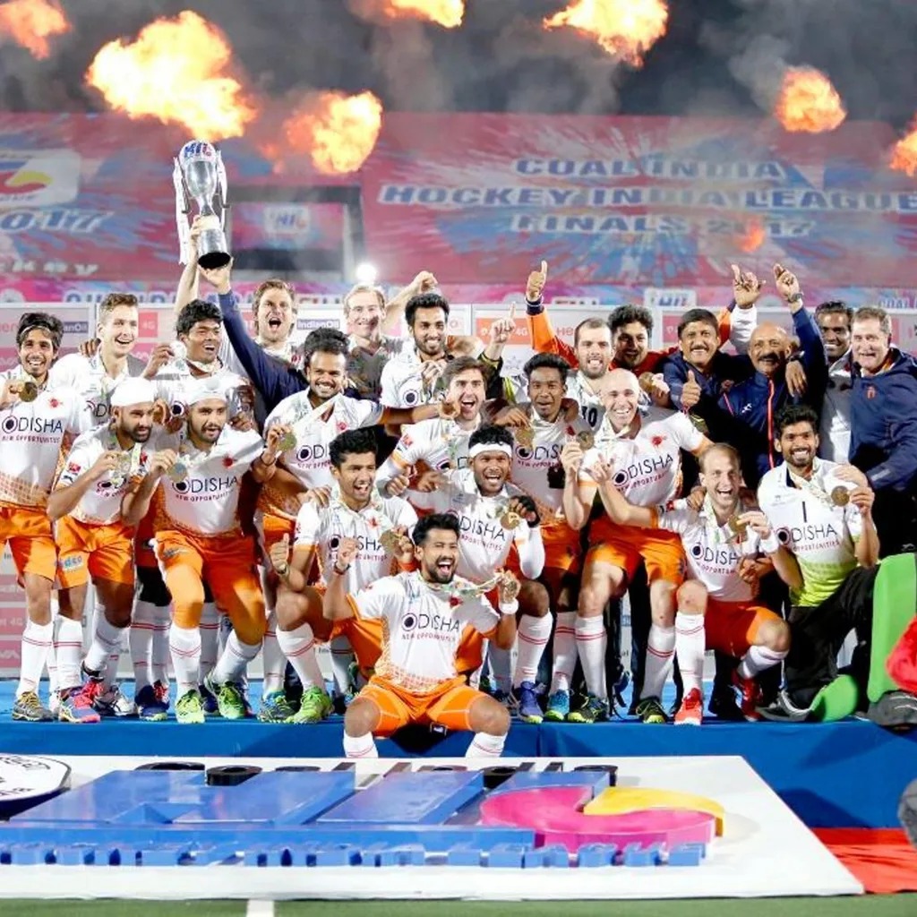 हॉकी इंडिया लीग मैच में कलिंगा लांसर्स की जीत का जश्न