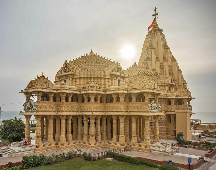 सोमनाथ मंदिर, गुजरात — भारतीय संस्कृति और राष्ट्रीय स्वाभिमान का ऐतिहासिक प्रतीक