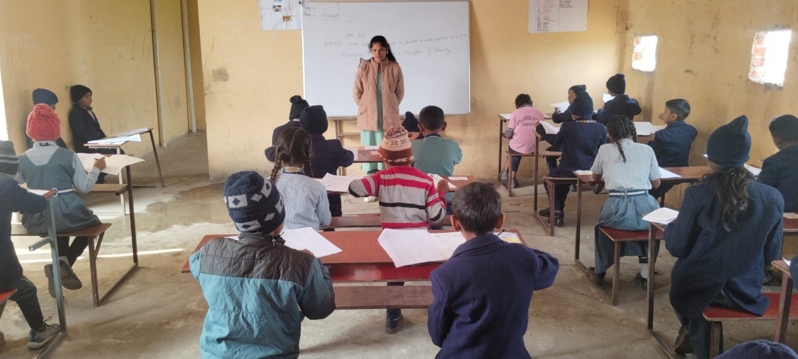 गाजीपुर जिले के रेवसरा शाखा में ज्ञान केरल मेगा क्विज परीक्षा में विद्यार्थी