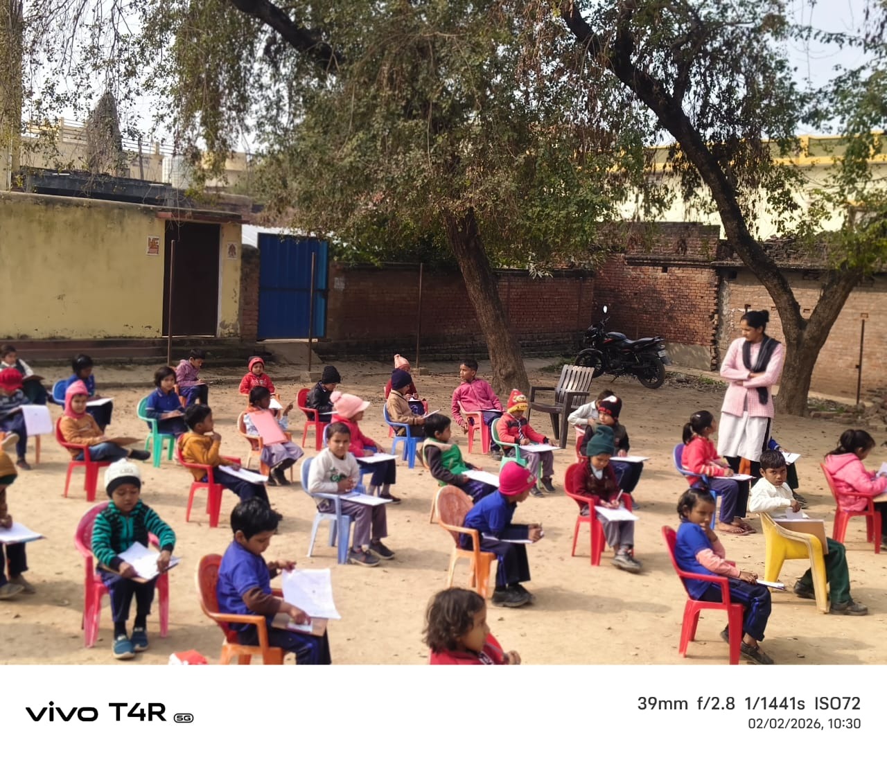 लौवाडीह शाखा के नन्हे बच्चे ज्ञान केरला परीक्षा देते हुए