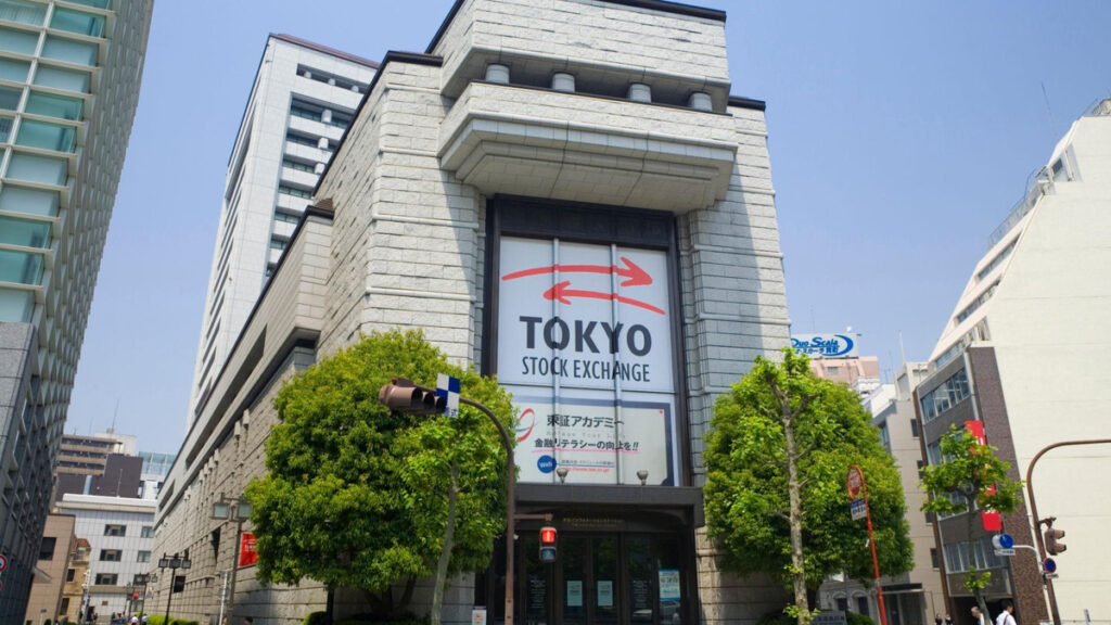 टोक्यो स्थित टोक्यो स्टॉक एक्सचेंज की इमारत, जहां जापान के शेयर बाजार से जुड़ी गतिविधियां संचालित होती हैं