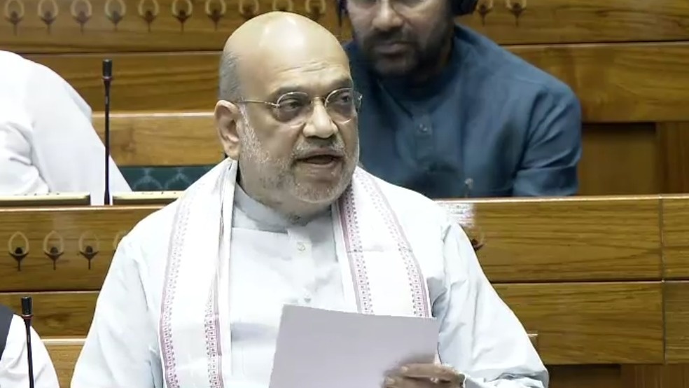 लोकसभा में अमित शाह का नक्सलवाद पर बड़ा बयान देते हुए दृश्य