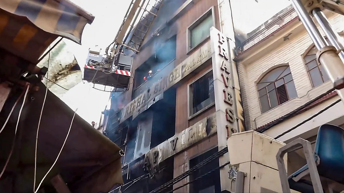 दिल्ली इंदौर आग हादसा 2026 बिल्डिंग आग