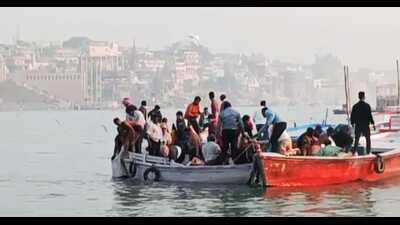 वाराणसी में गंगा पर नाव से जुड़ा विवाद