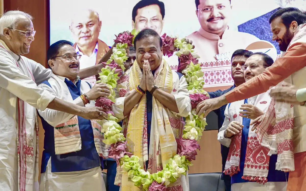 असम के मुख्यमंत्री हिमंत बिस्वा सरमा का भाजपा कार्यक्रम में सम्मान