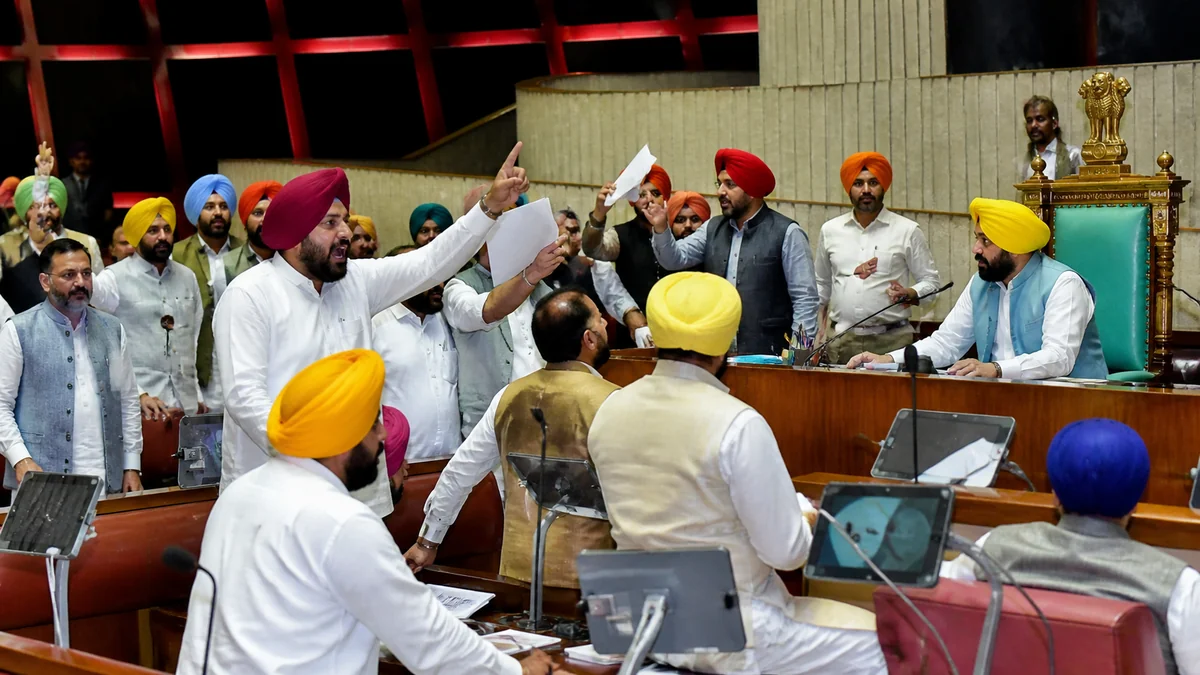 पंजाब विधानसभा हंगामा 2026 के दौरान CM भगवंत मान पर आरोप के बीच सदन में हंगामा करते विधायक