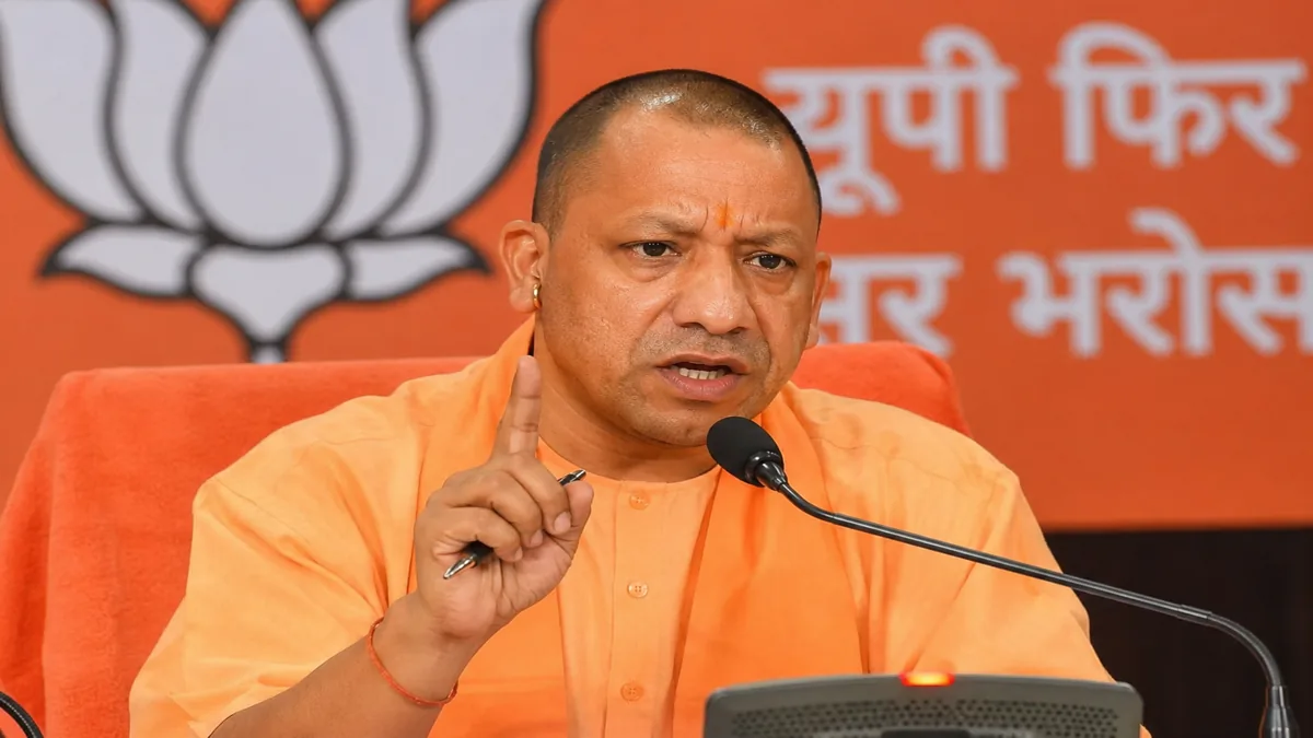 यूपी विधानसभा चुनाव 2027 की तैयारी को लेकर भाजपा की रणनीतिक बैठक में संबोधित करते मुख्यमंत्री योगी आदित्यनाथ