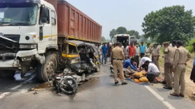 गाजीपुर हादसा: गहमर में ट्रेलर की टक्कर से 8 लोग घायल, 7 रेफर