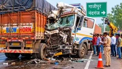 गाजीपुर में भीषण सड़क हादसा: खड़े ट्रेलर में पीछे से घुसा दूसरा ट्रेलर, चालक की दर्दनाक मौत