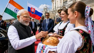 पीएम मोदी पहुंचे स्लोवाकिया, ब्रेड और नमक से हुआ ऐतिहासिक स्वागत; किसी भारतीय प्रधानमंत्री का पहला दौरा